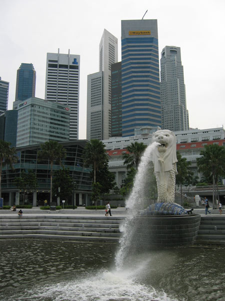 Socha Merliona při ústí řeky Singapore / Merlion statue by the mouth of Singapore River (SGP)