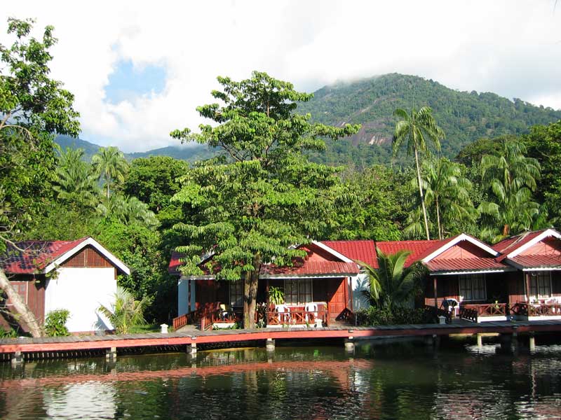 Letovisko Paya Beach na ostrově Tioman / Paya Beach resort on Tioman island (MAL)