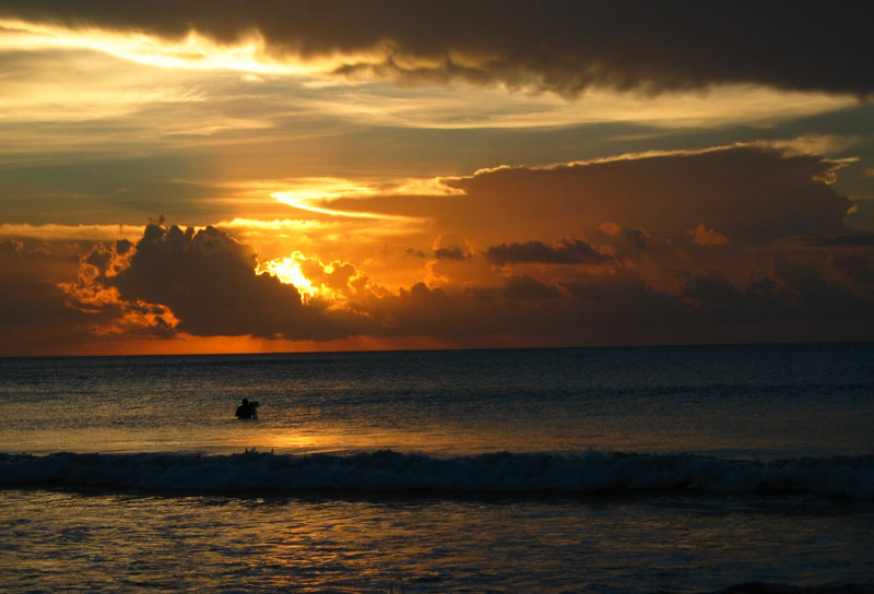 Západ slunce na Kuta Beach / Sunset on Kuta Beach (Bali, RI)