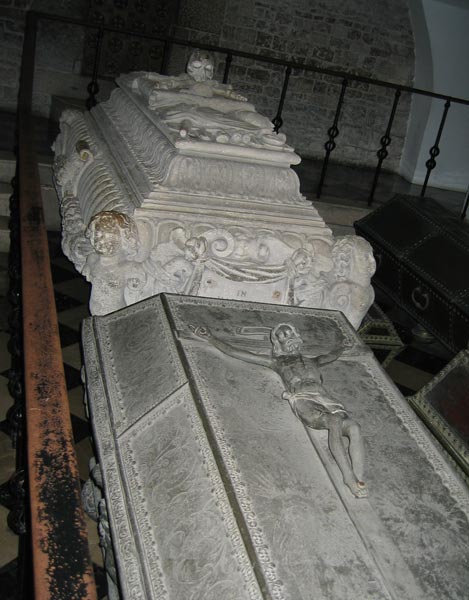 Kraków – královské hrobky ve wawelské katedrále (PL) / Cracow – royal crypts in Wawel cathedral (PL)