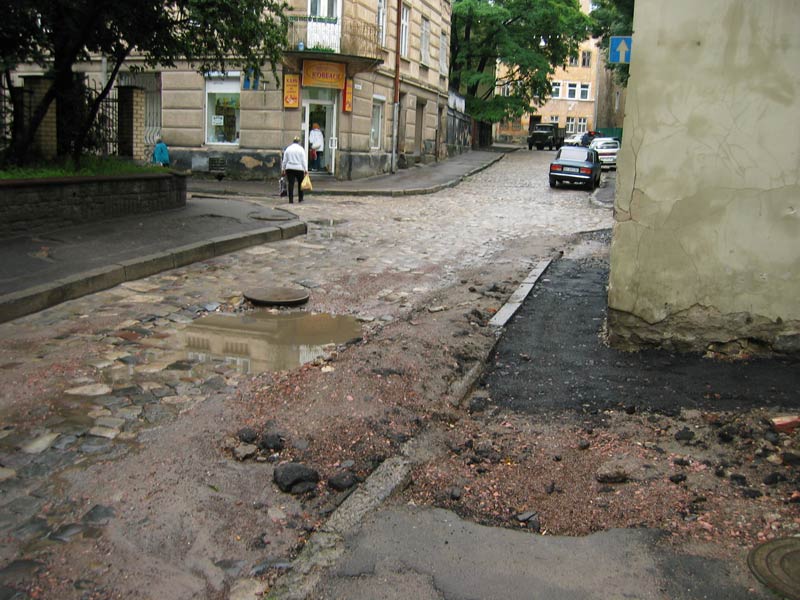 Průměrná ulice ve Lvově (UA) / Average street in L'viv (UA)