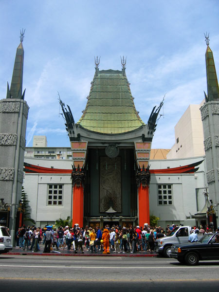 Čínské divadlo v Hollywoodu (California, USA) / Chinese theatre in Hollywood (California, USA)