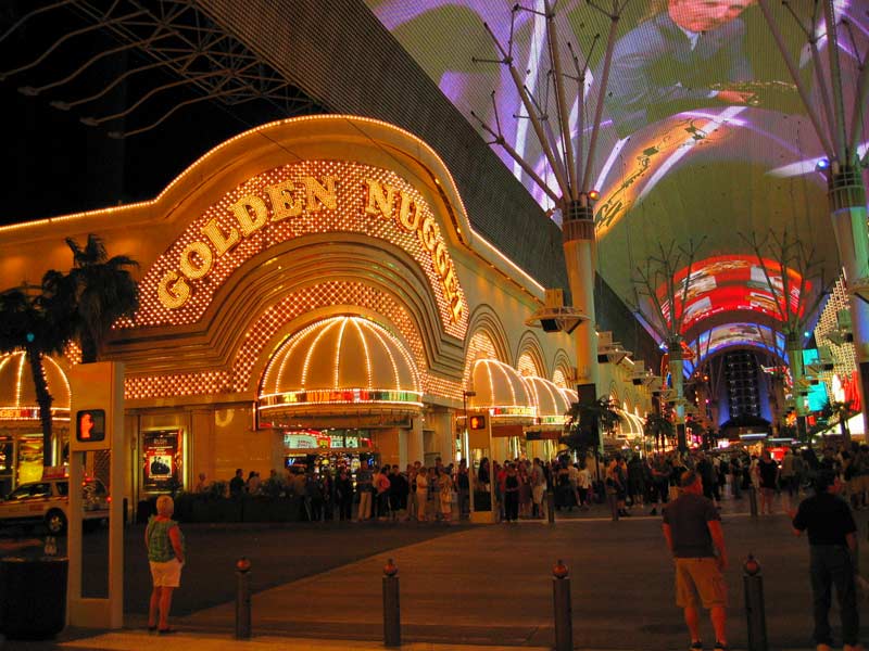 Las Vegas – Fremont Street v noci (Nevada, USA) / Las Vegas – Fremont Street at night (Nevada, USA)