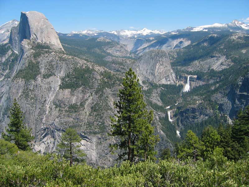 Yosemite – výhled na Half Dome, Vernal Fall & Nevada Fall z Glacier Point (California, USA) / Yosemite – a view of Half Dome, Vernal Fall & Nevada Fall from Glacier Point (California, USA)