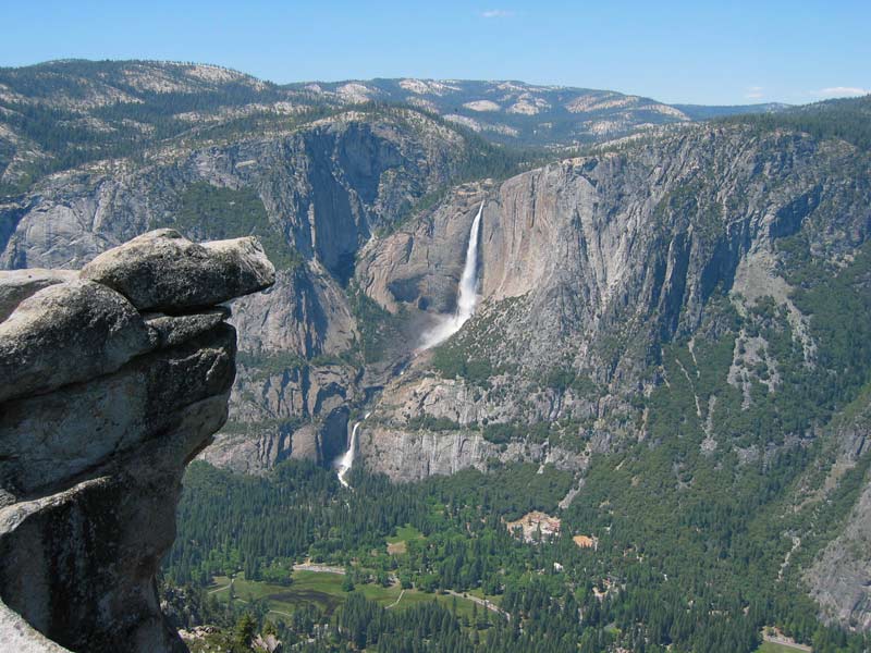 Yosemite – výhled na Yosemite Fall z Glacier Point (California, USA) / Yosemite – a view of Yosemite Fall from Glacier Point (California, USA)