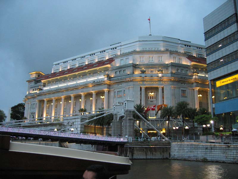 Centrum Singapuru večer (SGP) / Downtown Singapore in the evening (SGP)