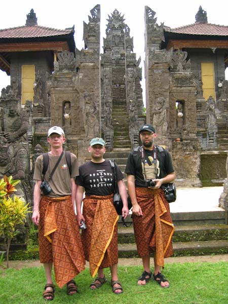 Já, Adam a Jiří před chrámem Pura Meduwe Karang (Bali, RI) / I, Adam and Jiří in front of Pura Meduwe Karang temple (Bali, RI)